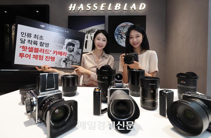 Models are showing DJI drone products at the opening event of Korea's first Hot Cellblad and DJI fla.. - 매일경제
